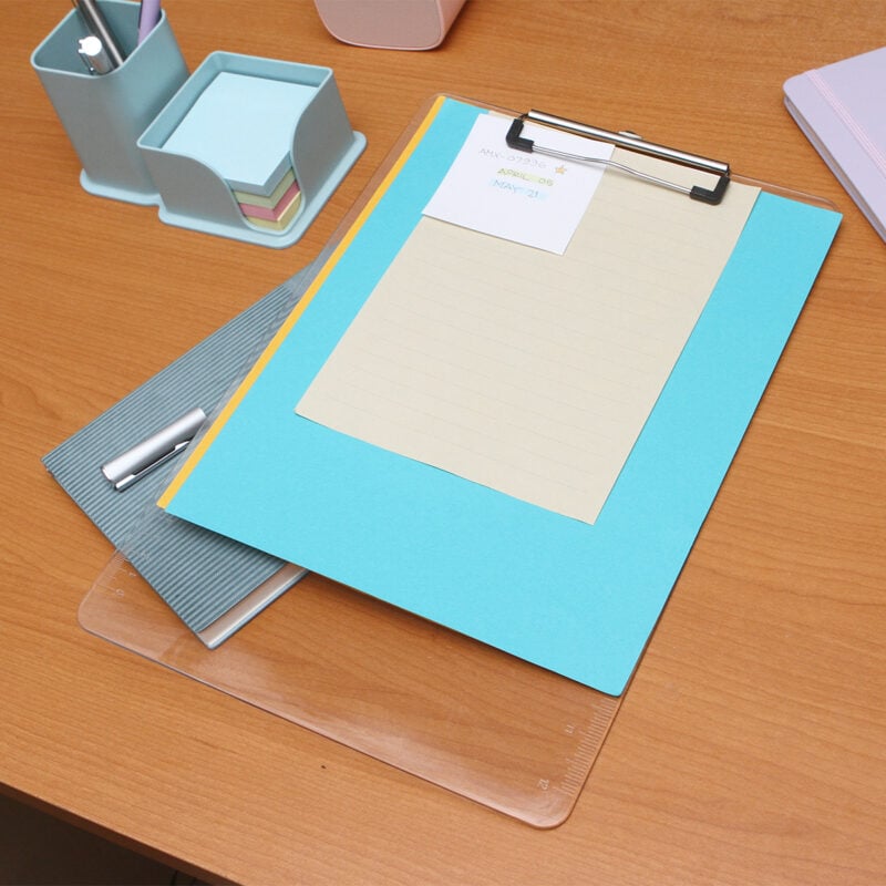 TABLA DE PLÁSTICO PARA DOCUMENTOS · Foto 11